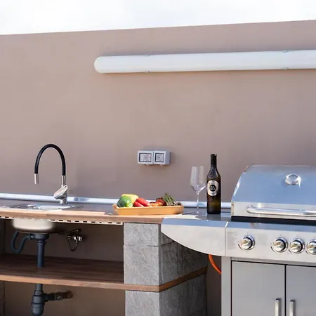 Trilux, Infinity Pool, Jacuzzi, Bbq Villa